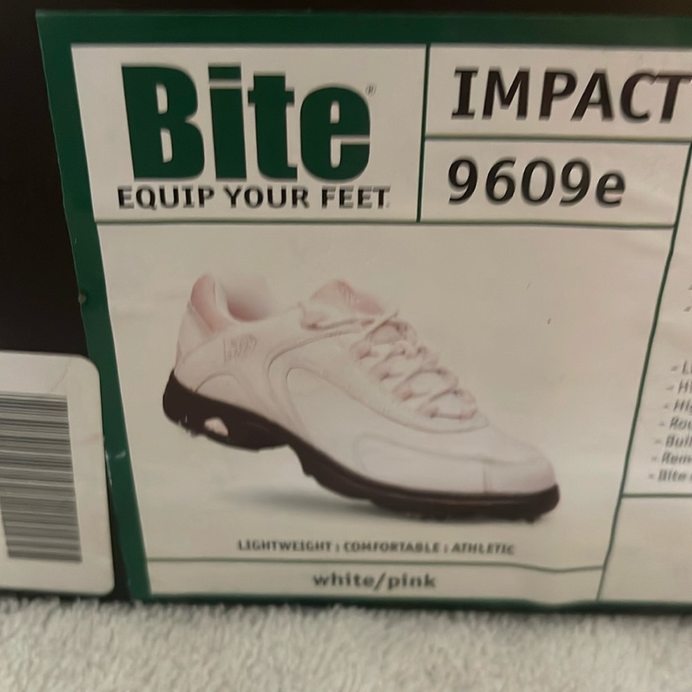 Women’s golf shoe